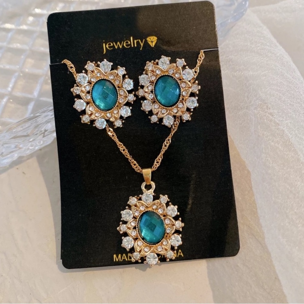 🆕 Necklace & Earring Set | NWT